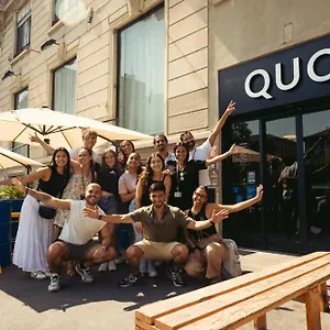  Hostel Queen